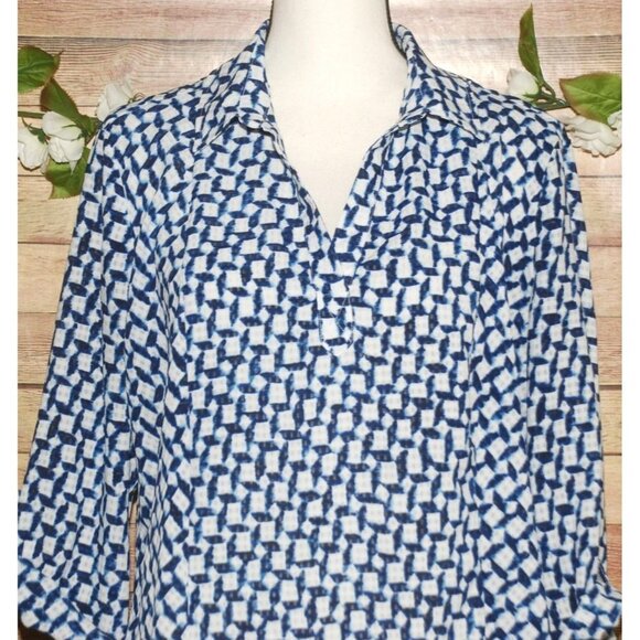 Chico's Blue & White Geo Print Pull Over Blouse Size 2 US L 12 Roll Tab V-Neck - Picture 2 of 10